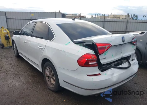 2016 Volkswagen Passat 1.8T S z USA, uszkodzony, nr VIN 1VWAT7A34GC017287